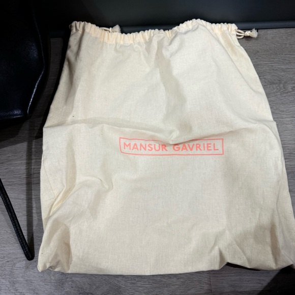 Mansur Gavriel Bucket Bag Ballerina in Black Leather - Picture 12 of 12